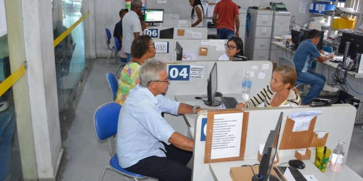 Feira: repartições públicas municipais reabrem na terça-feira