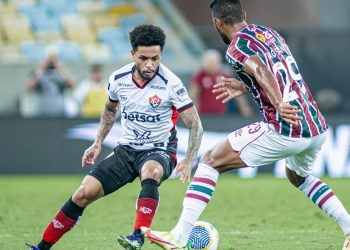 Janderson marca no fim da partida e Vitória bate o Fluminense no Maracanã