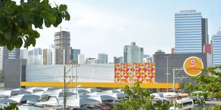 Rede de supermercado anuncia 70 vagas para atendentes e fiscais em cinco cidades da Bahia