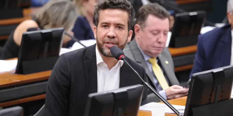 STF tem maioria para tornar Janones réu por postagens contra Bolsonaro