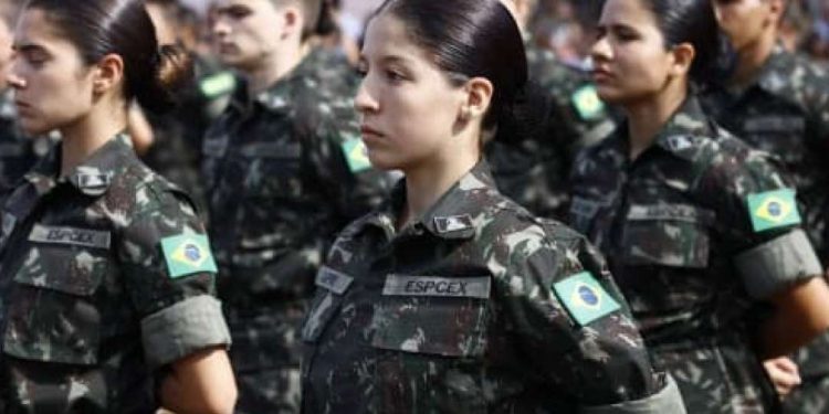 Alistamento militar feminino nas Forças Armadas será permitido pela primeira vez na história