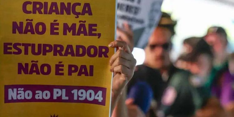 66% dos brasileiros são contra a “PL do estupro”, diz Datafolha