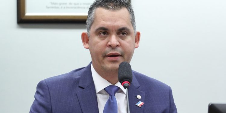 PEC prevê recursos para prevenção a catástrofes climáticas no Brasil