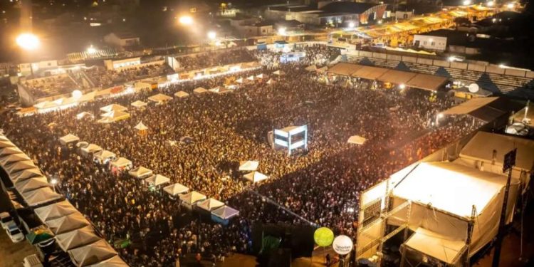 Cantor baiano fatura R$5 milhões com shows no São João; veja ranking