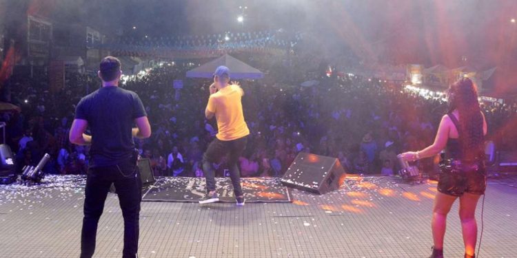 Última noite do São Pedro de Humildes é marcada por alegria e tradição
