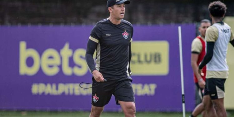 Em jogo de desesperados, Vitória visita o Cuiabá para encerrar jejum na Série A