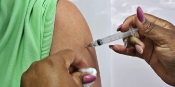 Bahia amplia público-alvo para vacinação contra a Dengue