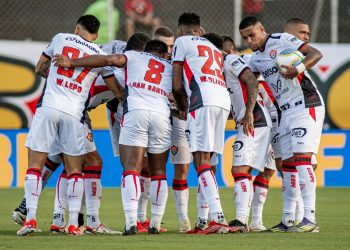 Vitória bate o Internacional e põe fim a jejum no Brasileirão