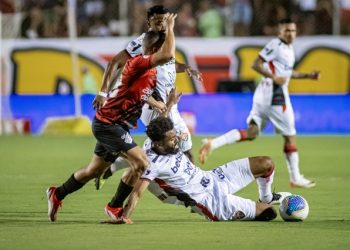Vitória  perde para o Athletico Paranaense no Barradão