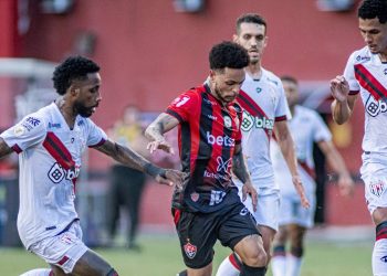 Vitória perde para o Atlético-GO no Barradão pelo Brasileirão