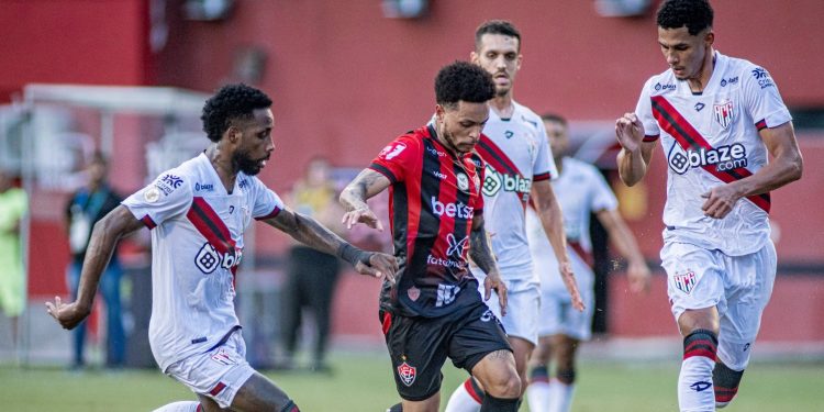 Vitória perde para o Atlético-GO no Barradão pelo Brasileirão