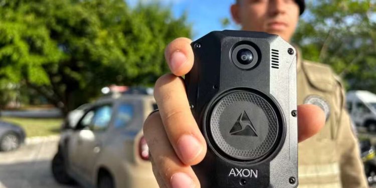 Bahia instala câmeras de segurança em fardas de policiais militares de mais oito companhias e Batalhão