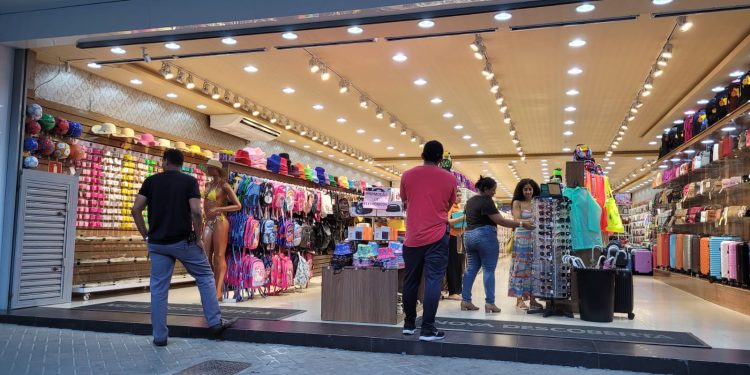 Dia dos Namorados e clima junino impulsionam comércio feirense