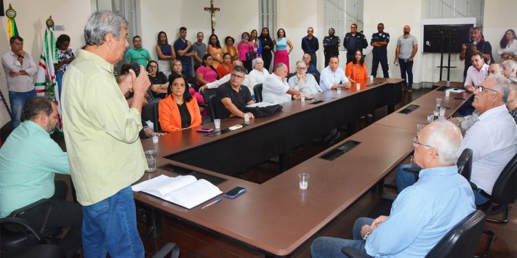 Feira: Prefeito empossa novos secretários e diretores em ato no gabinete