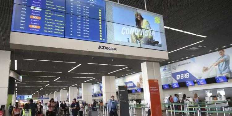 Apagão cibernético afetou voos da Azul e aplicativo do Bradesco