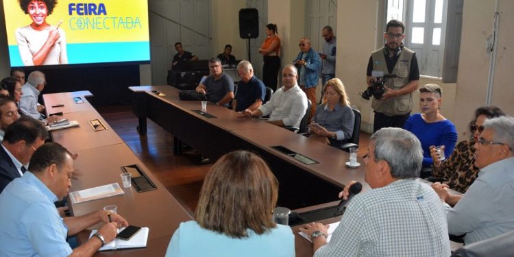 Prefeitura de Feira moderniza atendimento às demandas da população com aplicativo Feira Conectada