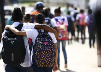 Dia do Amigo: relação é fundamental para a saúde mental, diz psicóloga