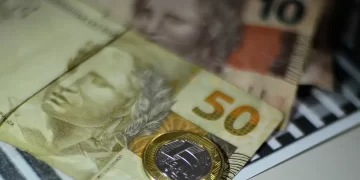 Apesar de avanço do Pix, dinheiro físico resiste em 30 anos de real