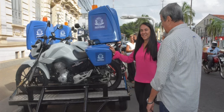 Prefeitura de Feira adquire quatro motos e drone para ampliar fumacê