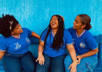 Estudantes baianas utilizam folha da goiabeira e óleo de coco para cria tônico capilar