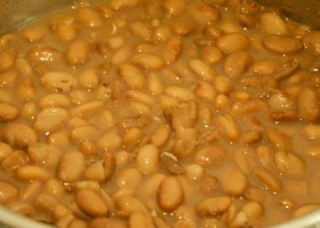 Mulher morre e homem passa mal após comerem feijão envenenado na Bahia