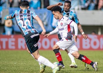 Vitória perde para o Grêmio no estádio Centenário
