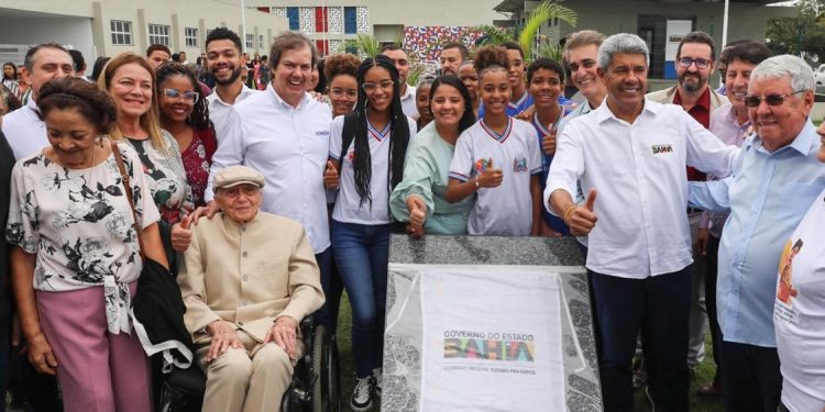 Governo do Estado entrega novas obras de Educação em Feira de Santana