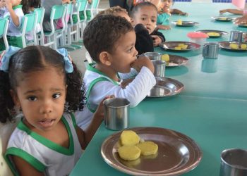 Feira: escolas municipais estimulam o aluno a comer saudável