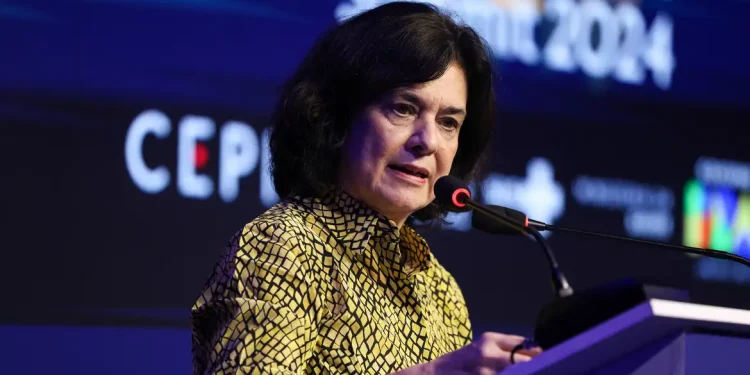 Após morte por coqueluche, ministra reforça pedido para vacinação