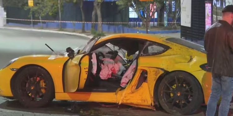 Motorista de Porsche atropela e mata motociclista após discussão
