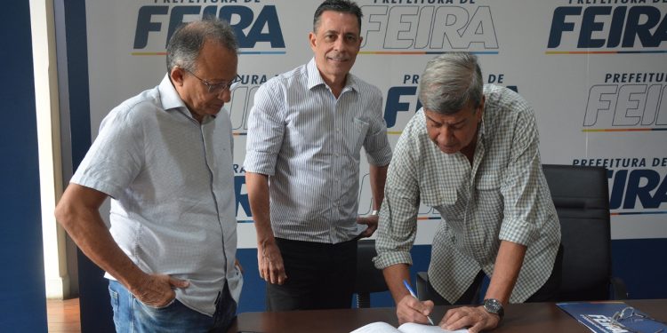 Prefeito Colbert Filho empossa titulares de três pastas