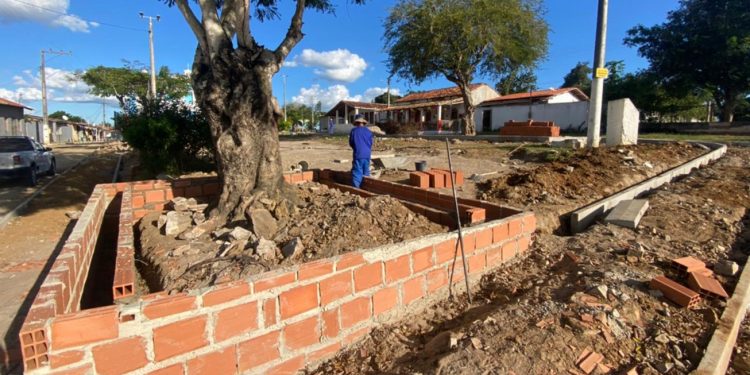 Prefeitura de Feira constrói novas praças na zona rural do município