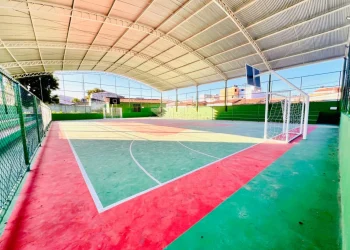 Prefeitura de Feira reforma a quadra poliesportiva do Feira X