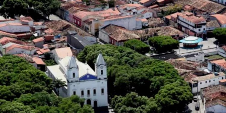 Comandante e guarda civil suspeitos de agredir jovem são presos na Bahia