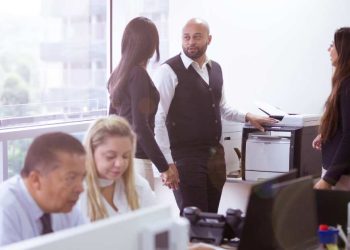Empresas decidem manter semana de 4 dias de trabalho após teste no Brasil