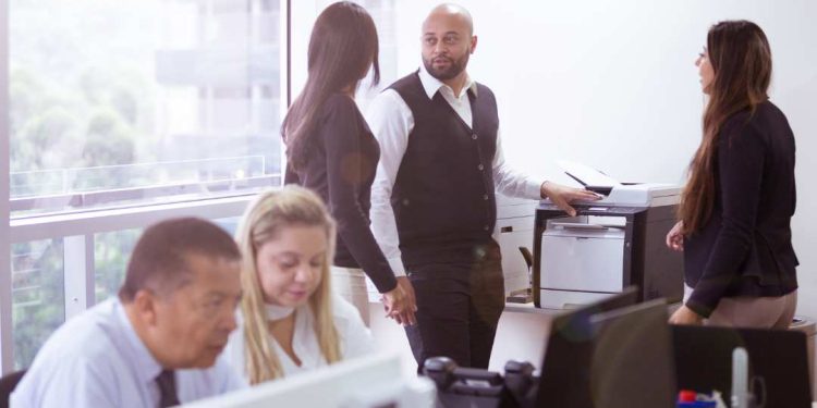 Empresas decidem manter semana de 4 dias de trabalho após teste no Brasil