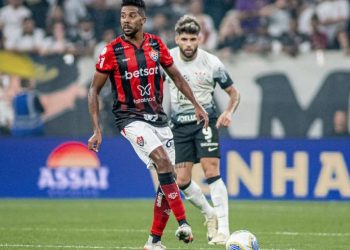 Vitória sofre gol no último minuto, perde para o Corinthians, mas segue fora do Z-4