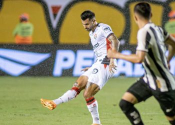 Vitória perde para o Botafogo no Barradão e segue próximo do Z-4