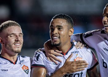Vitória vence o Criciúma no Barradão e abre distância do Z-4
