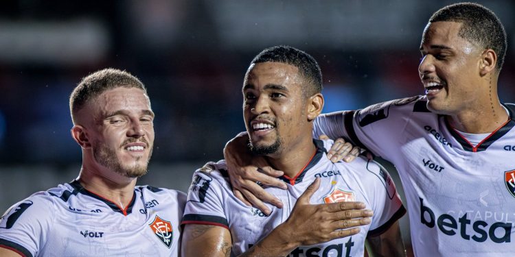 Vitória vence o Criciúma no Barradão e abre distância do Z-4