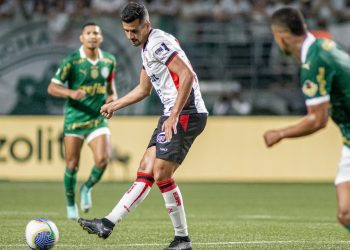 Vitória vence o Palmeiras e deixa a zona de rebaixamento