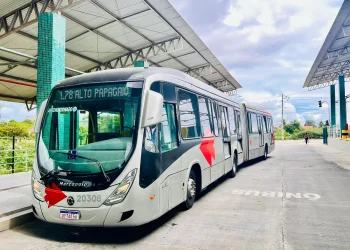 Mais dois ônibus BRT2 passam a circular no transporte público em Feira de Santana