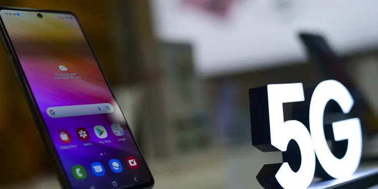 Rede 5G completa 2 anos presente em quase 600 municípios