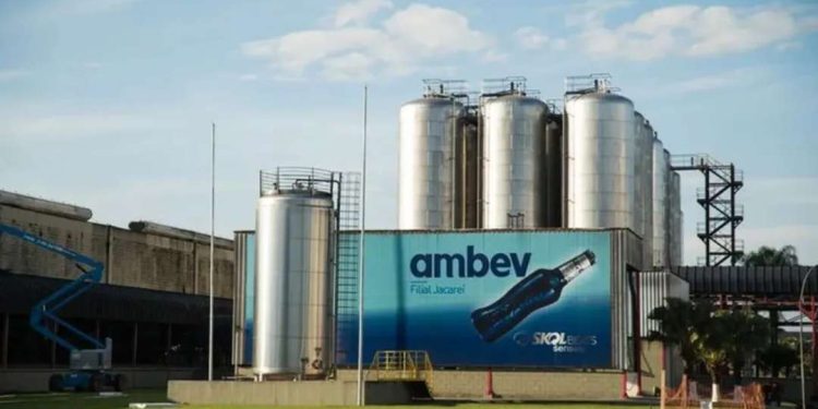 Ambev abre vagas de emprego com salários de até R$ 8,5 mil