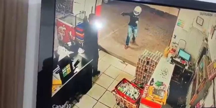 Segurança de supermercado é morto a tiros em Feira de Santana