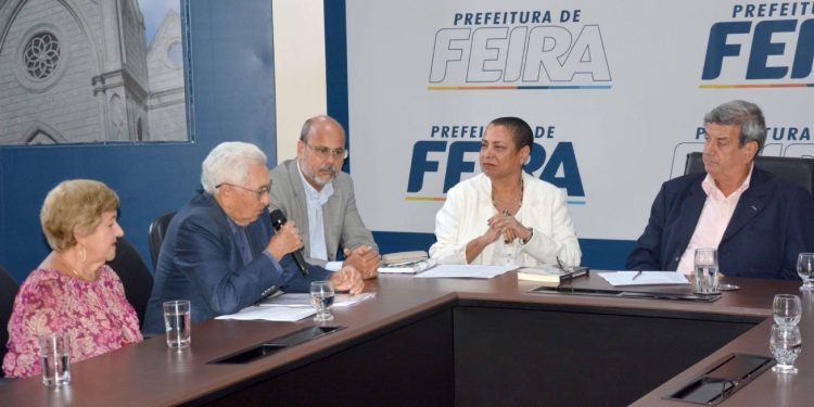 Prefeitura de Feira avança no processo para doação de terreno à UFRB