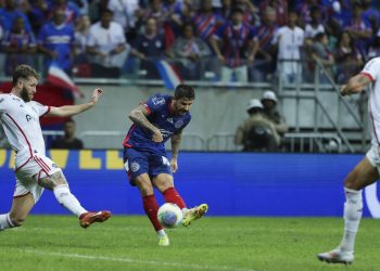 Bahia desperdiça chances de gol e perde para o Flamengo na Arena Fonte Nova