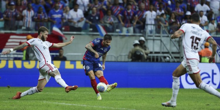 Bahia desperdiça chances de gol e perde para o Flamengo na Arena Fonte Nova