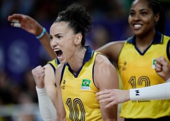 Brasil bate Polônia para garantir melhor campanha do vôlei na 1ª fase