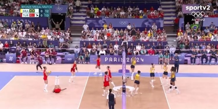 Brasil supera Turquia e conquista bronze no vôlei feminino em Paris